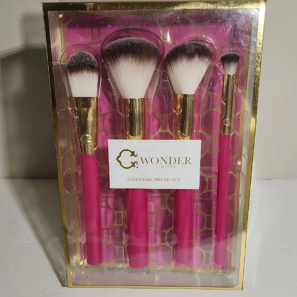 C. Wonder Pink 4-Piece Essential Makeup Brush Set Brand New With Box